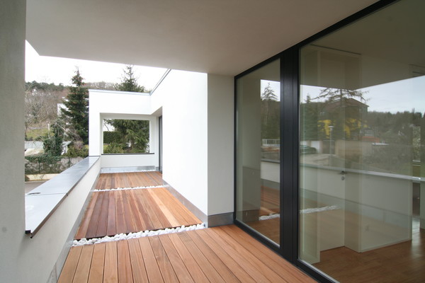 Haus je